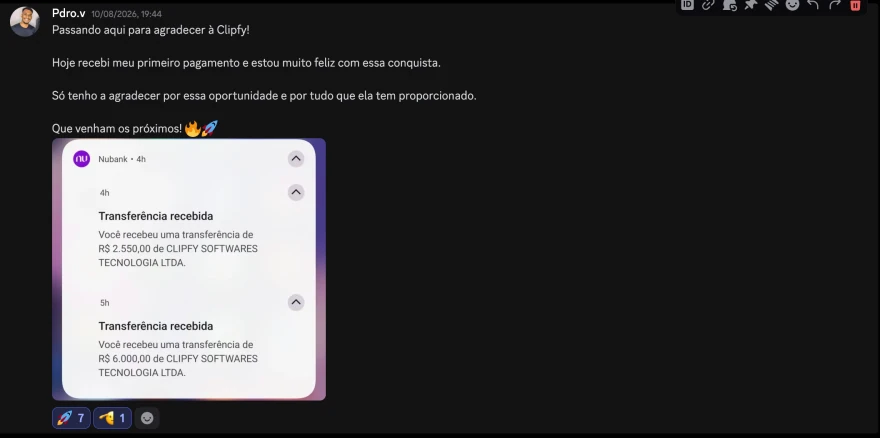Depoimento de um clipador sobre seu primeiro pagamento, com notificações de transferências.